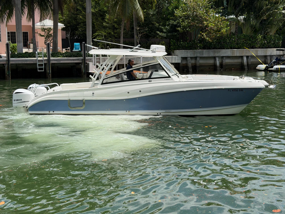 World Cat 325CC Yacht For Sale