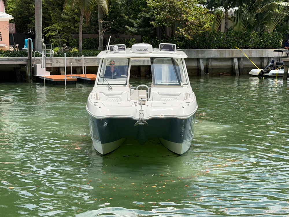 World Cat 325CC Yacht For Sale