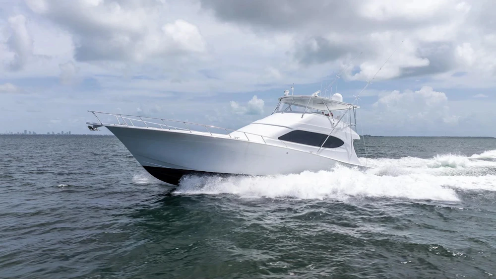 Hatteras GT70 Yacht For Sale