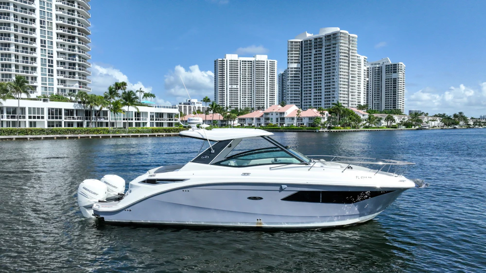 Sea Ray Sundancer 320 OB Yacht For Sale