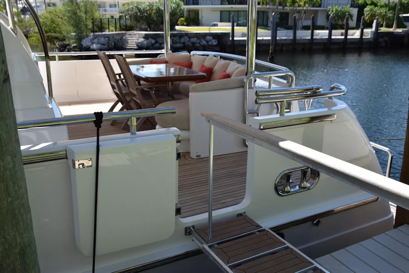 Picture Of: 76' Horizon 76' Open Flybridge 2005 Yacht For Sale | 2 of 75
