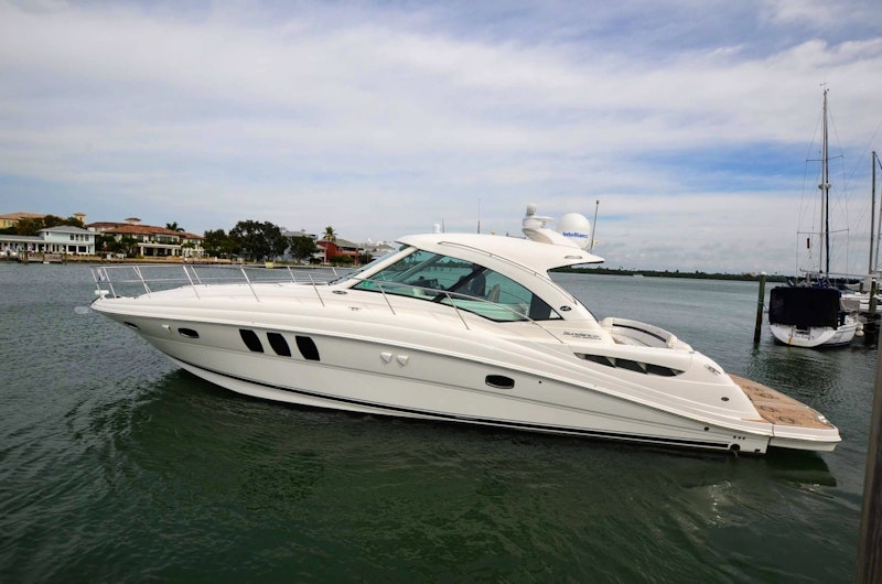 Picture Of: 51' Sea Ray 500 Sundancer 2011 Yacht For Sale | 2 of 84
