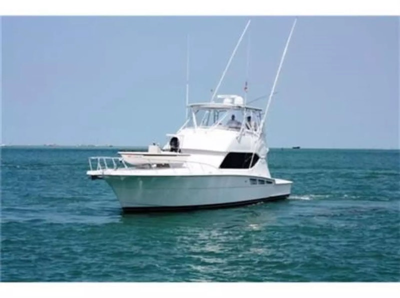 Picture Of: 50' Hatteras 50 Convertible 2002 Yacht For Sale | 2 of 37