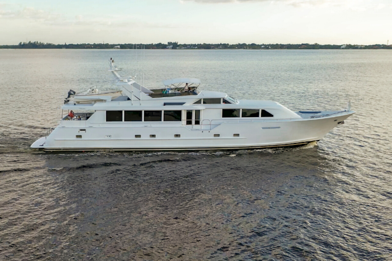 Picture Of: 100' Broward 100 MY 2000 Yacht For Sale | 1 of 84