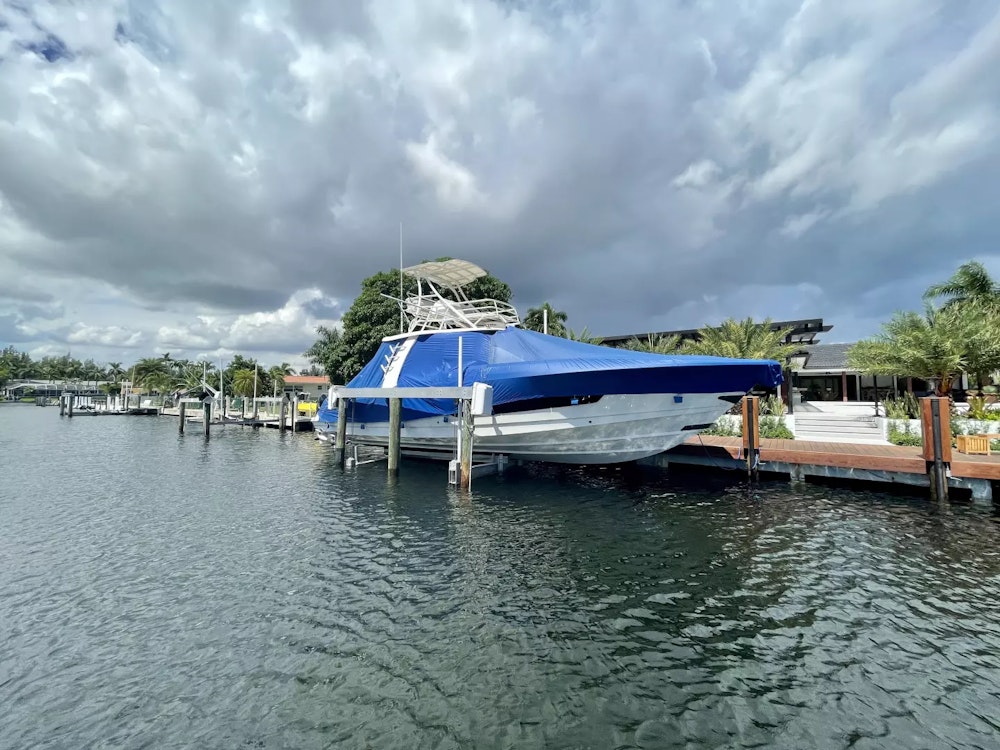Boston Whaler 420 Outrage Yacht For Sale