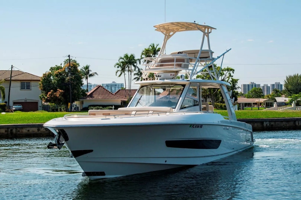 Boston Whaler 420 Outrage Yacht For Sale