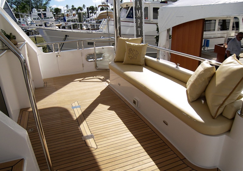 Picture Of: 68' Hampton Endurance 2016 Yacht For Sale | 2 of 37