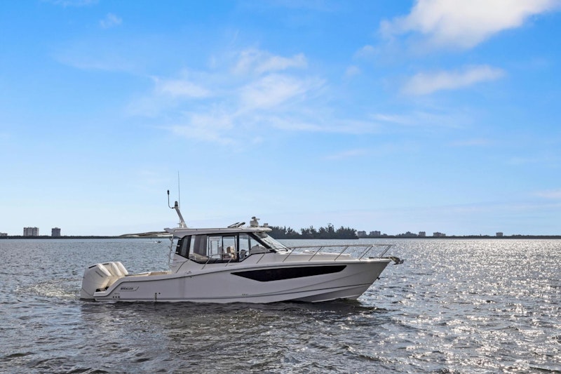 Boston Whaler 405 Conquest Yacht For Sale