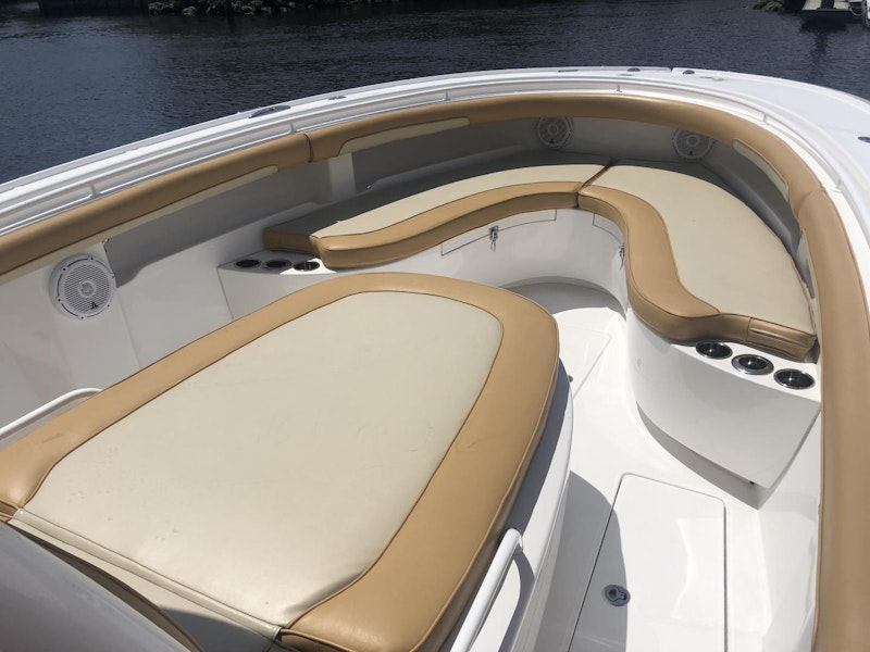 Mag Bay 33 CC Yacht For Sale