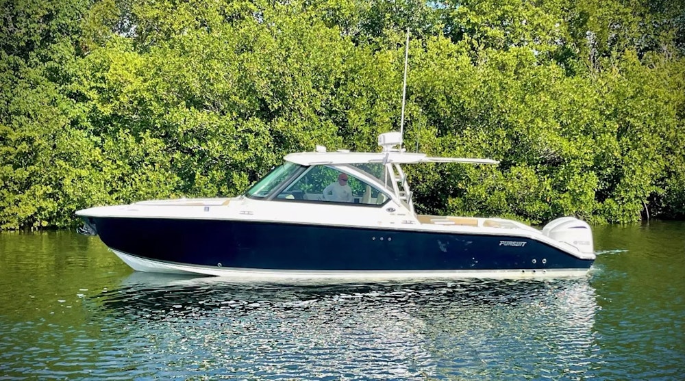 Pursuit 325 DC Yacht For Sale