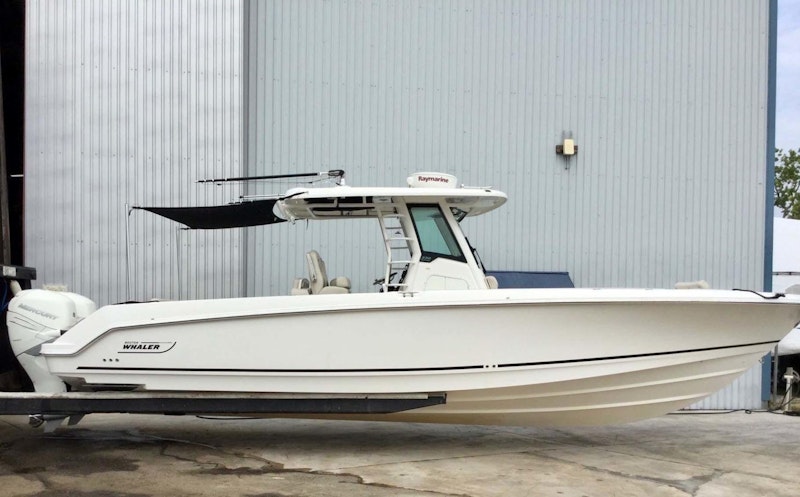 Boston Whaler 330 Outrage Yacht For Sale