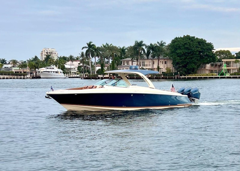 Chris-Craft Launch 35 GT Yacht For Sale
