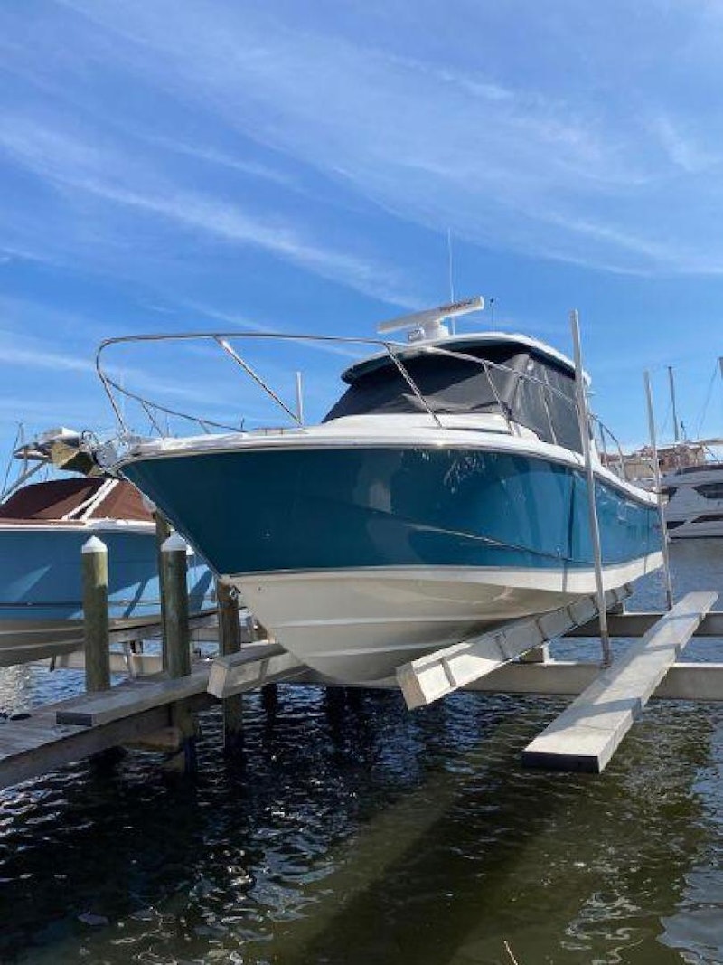 Boston Whaler 325 Conquest Yacht For Sale
