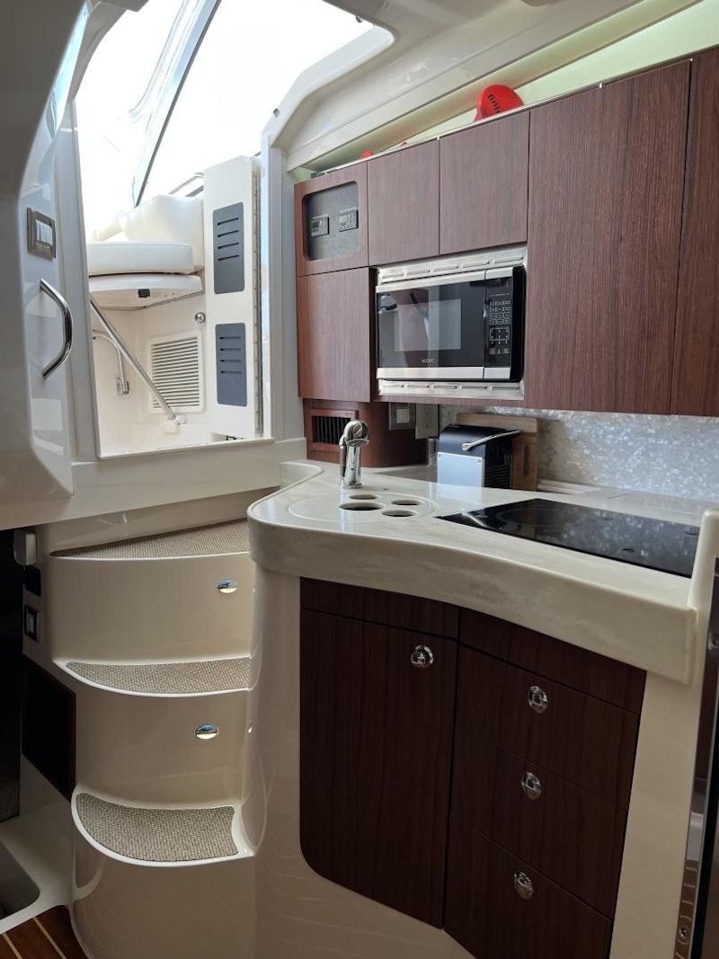 Grady-White 330 Express Yacht For Sale