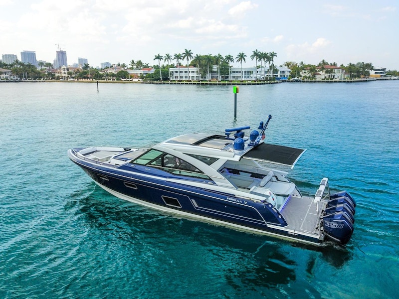 Formula 430 Super Sport Crossover Yacht For Sale