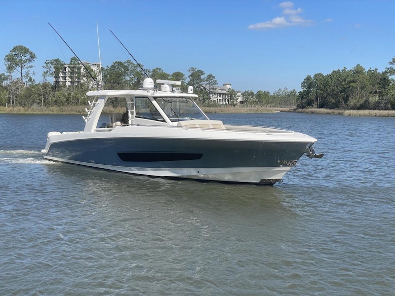 Boston Whaler 420 Outrage Yacht For Sale