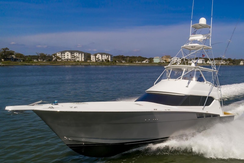 Hatteras 60 Convertible Yacht For Sale
