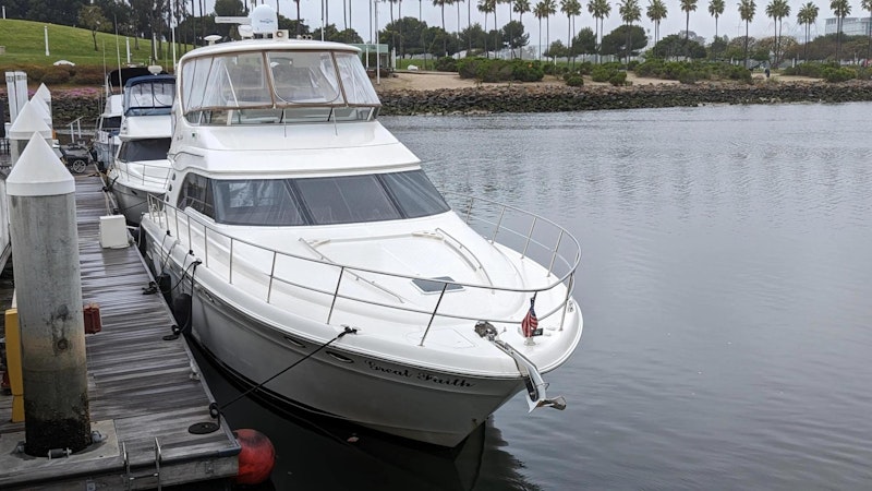 Sea Ray 560 Sedan Bridge Yacht For Sale
