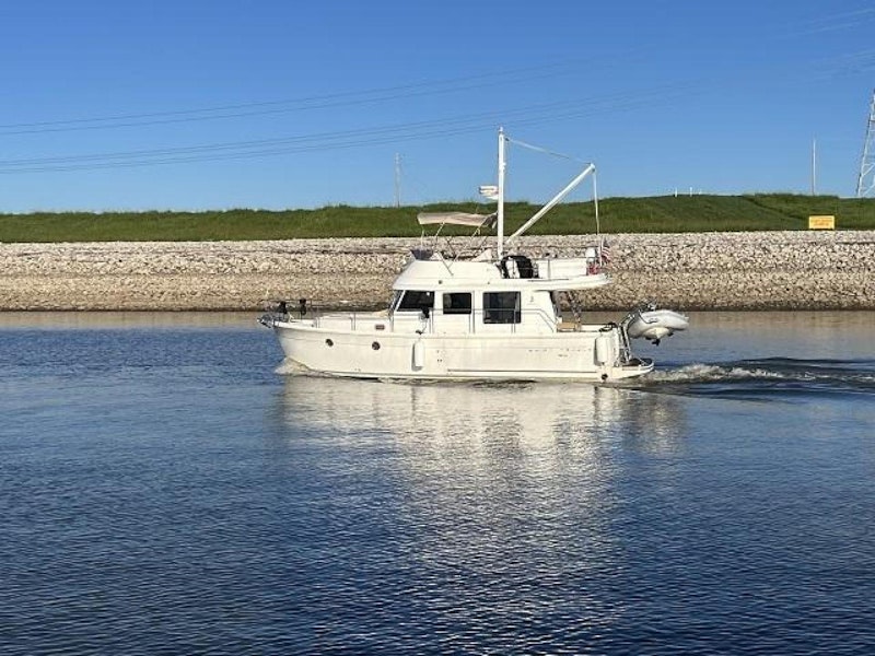 Beneteau Swift Trawler 34 Yacht For Sale