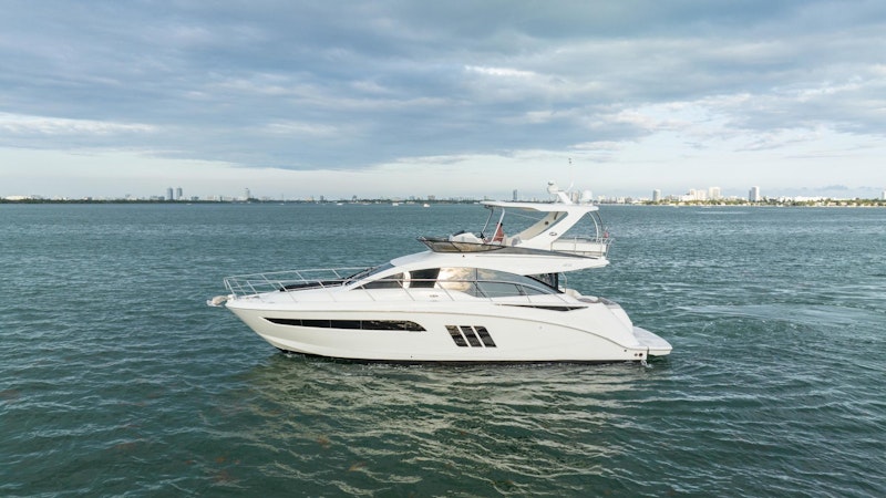 Sea Ray Fly 510 Yacht For Sale