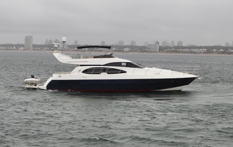 Azimut 58 Flybridge Yacht For Sale