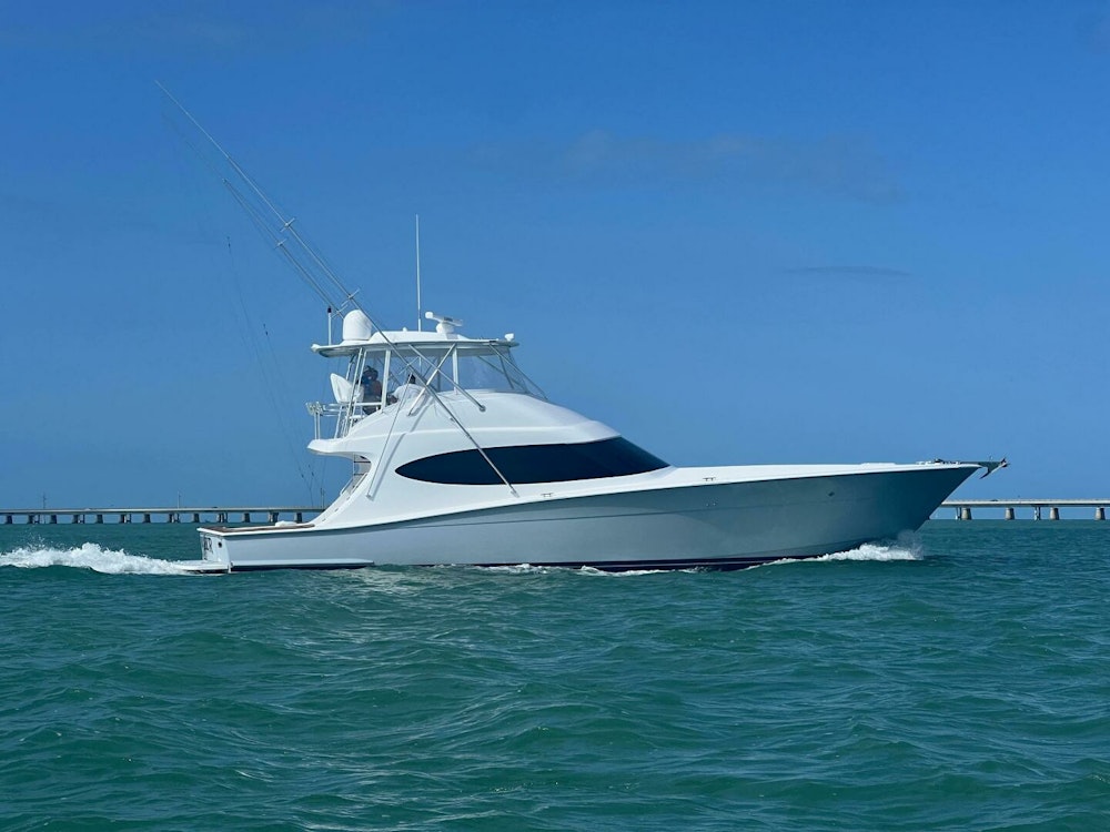 Hatteras GT59 Convertible Yacht For Sale