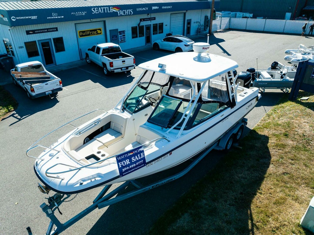 Boston Whaler 270 Vantage Yacht For Sale