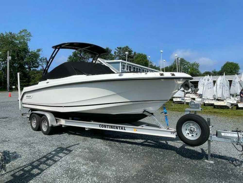 Boston Whaler 240 Vantage Yacht For Sale