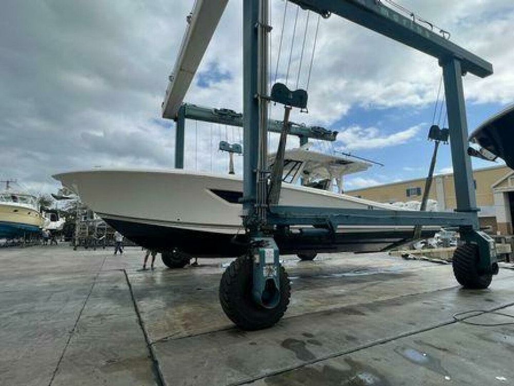 Pursuit 428 Sport Yacht For Sale