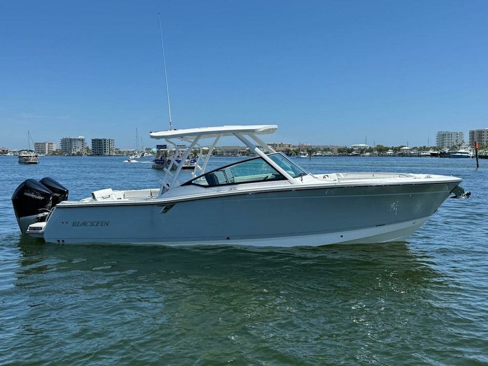 Blackfin 302DC Yacht For Sale