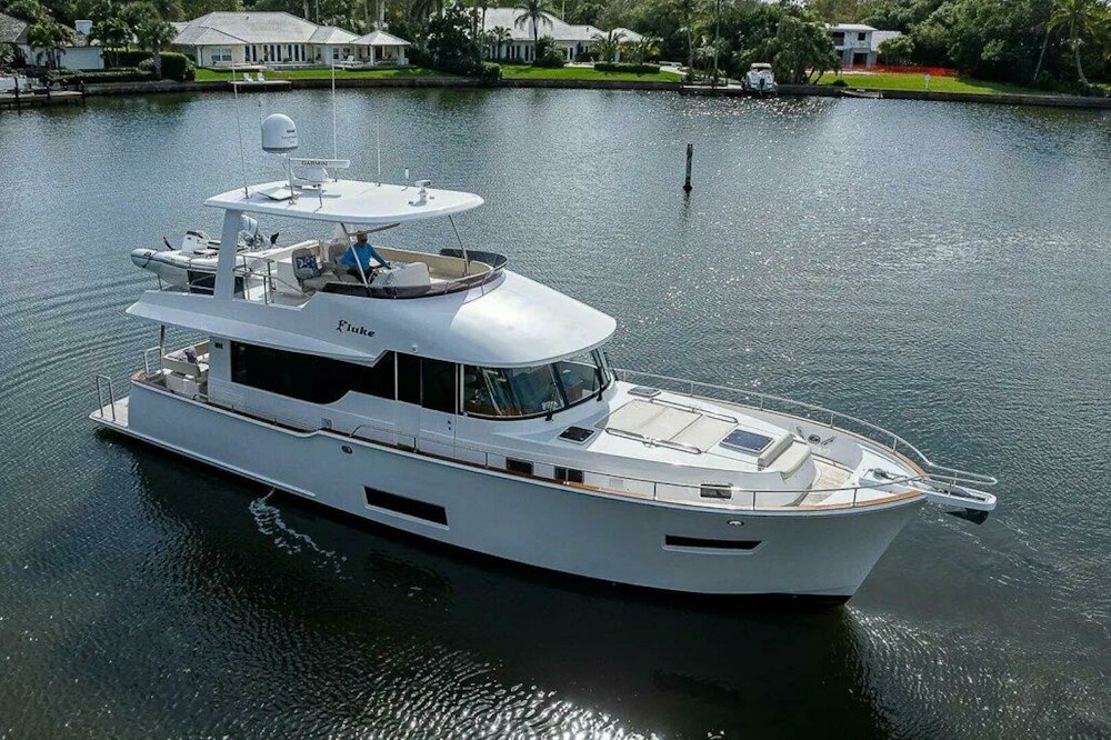 Summit  Yacht For Sale