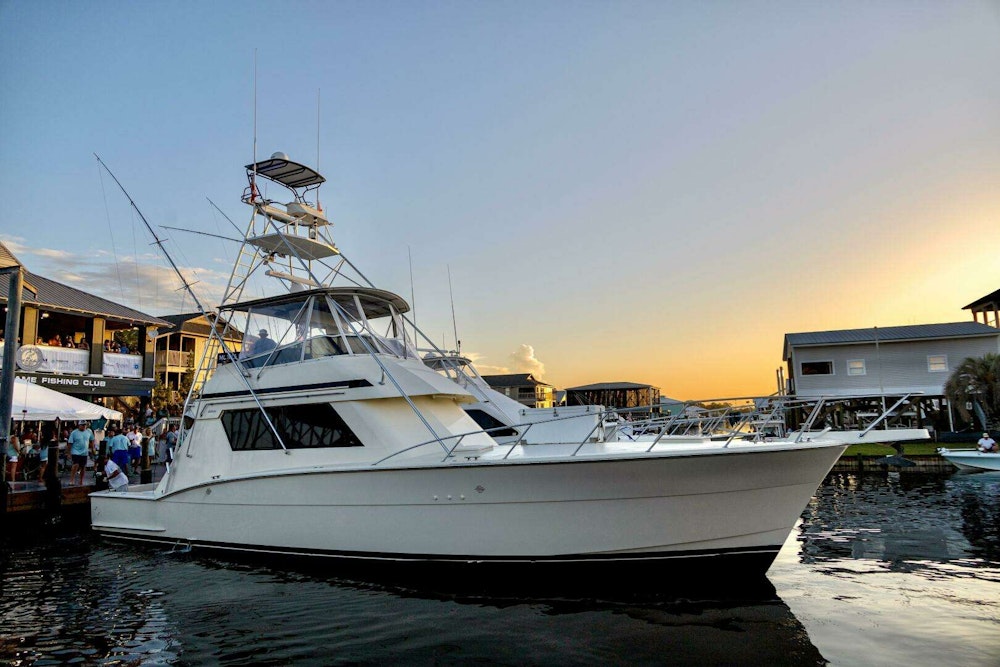 Hatteras 55 Convertible Yacht For Sale