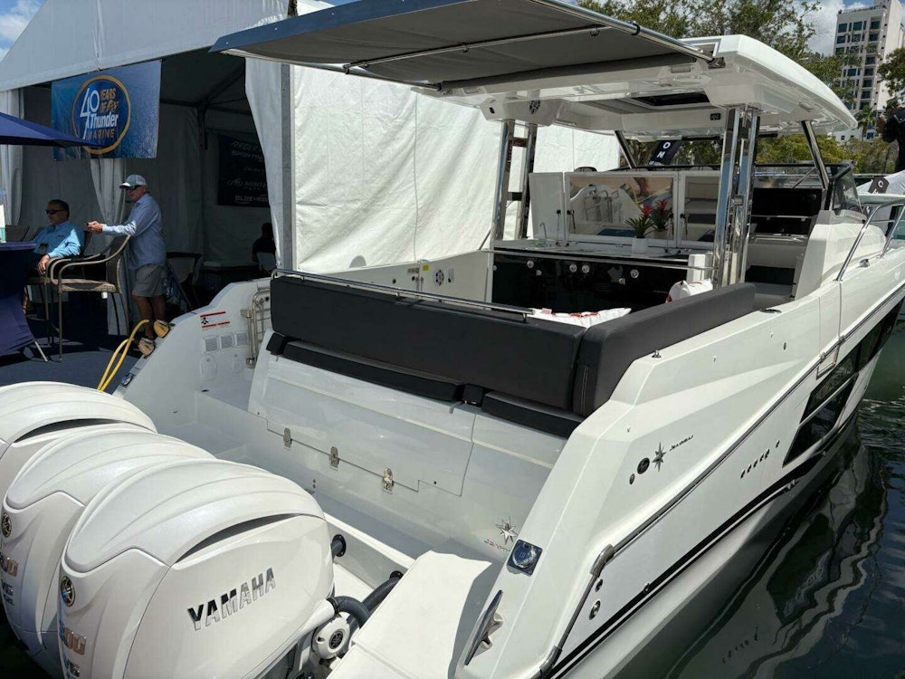 Jeanneau 12.5 Walk Yacht For Sale