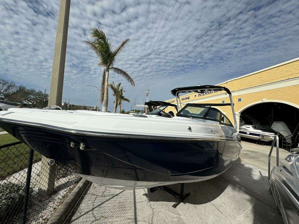 Monterey M-65 Yacht For Sale