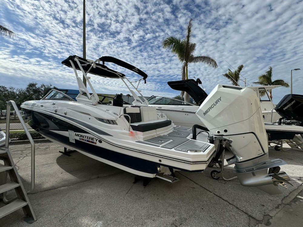 Monterey M-65 Yacht For Sale