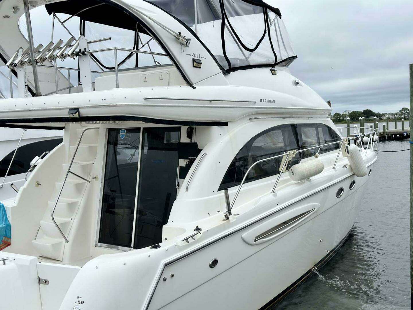 2007 Meridian 411 Sedan 41' Yacht For Sale | LOSING ALL CONTROL