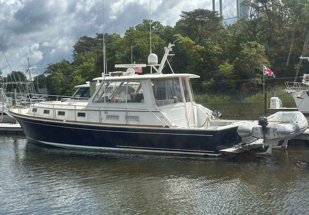 Grand Banks Eastbay 43 Yacht For Sale