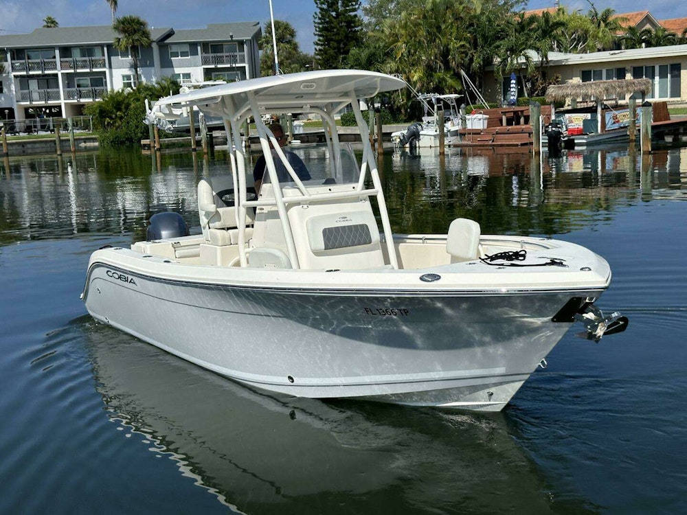 Cobia 220 CC Yacht For Sale