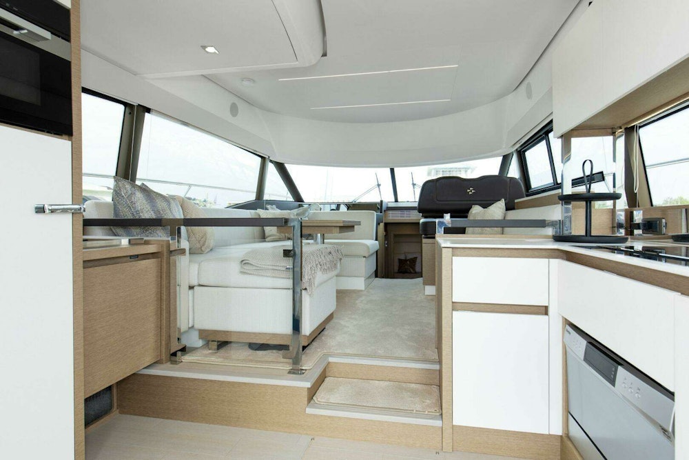 Prestige 460 Flybridge Yacht For Sale