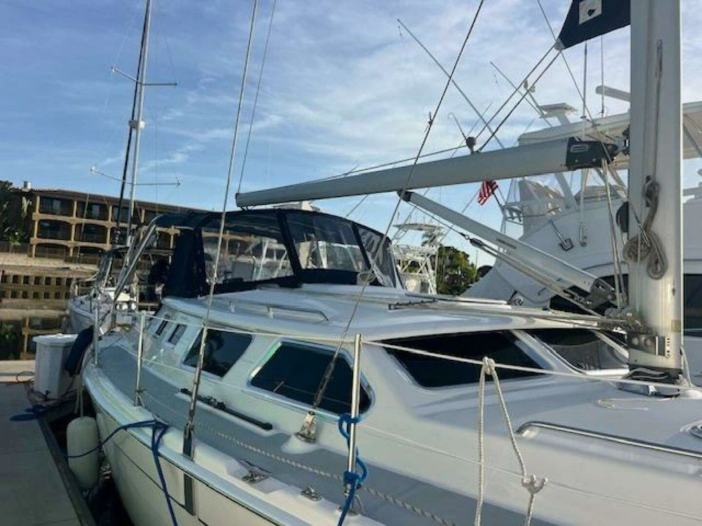 Hunter Decksalon 44 Yacht For Sale