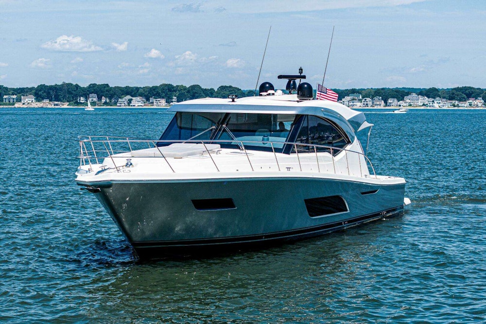 Riviera 575 SUV Yacht For Sale