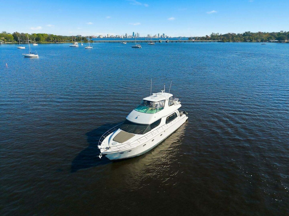 Carver Voyager Yacht For Sale