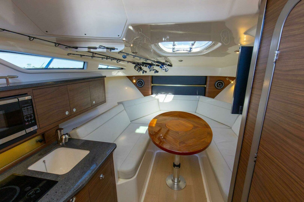 Boston Whaler 325 Conquest Yacht For Sale