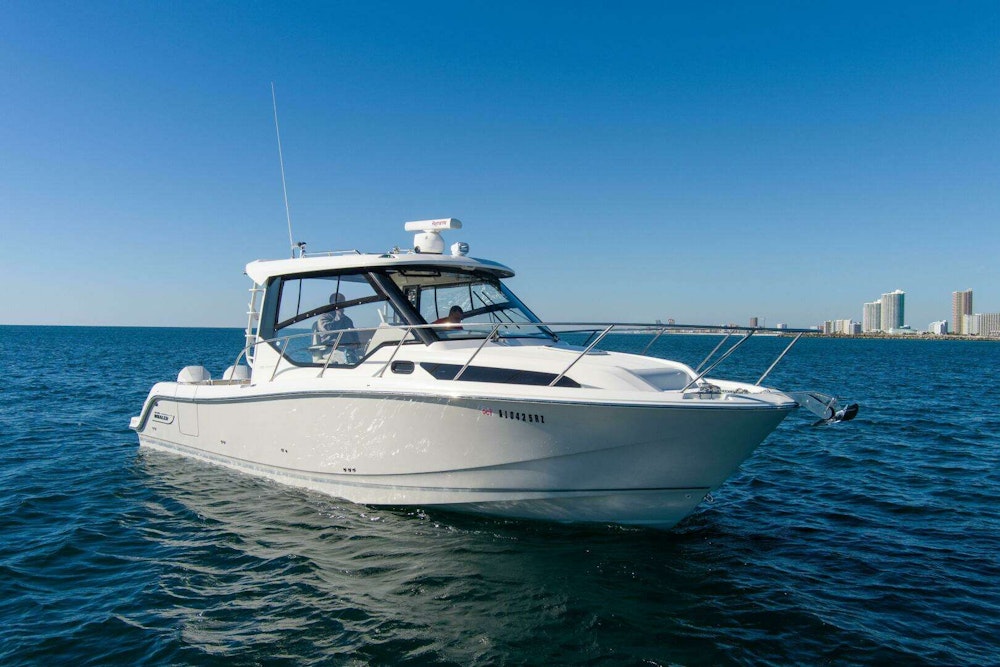 Boston Whaler 325 Conquest Yacht For Sale