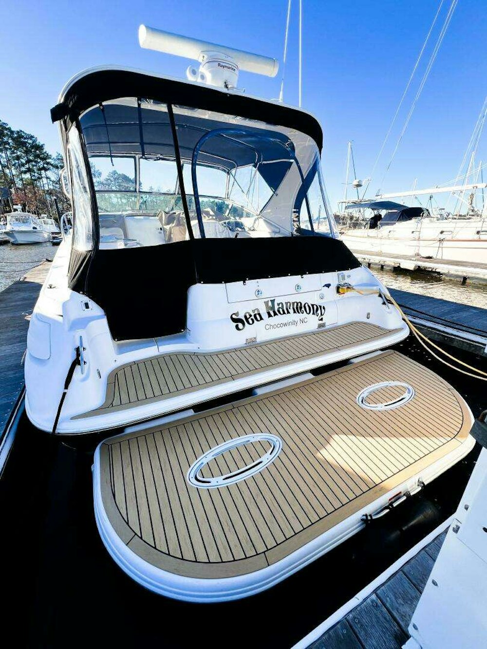 Larson 370 Cabrio Yacht For Sale