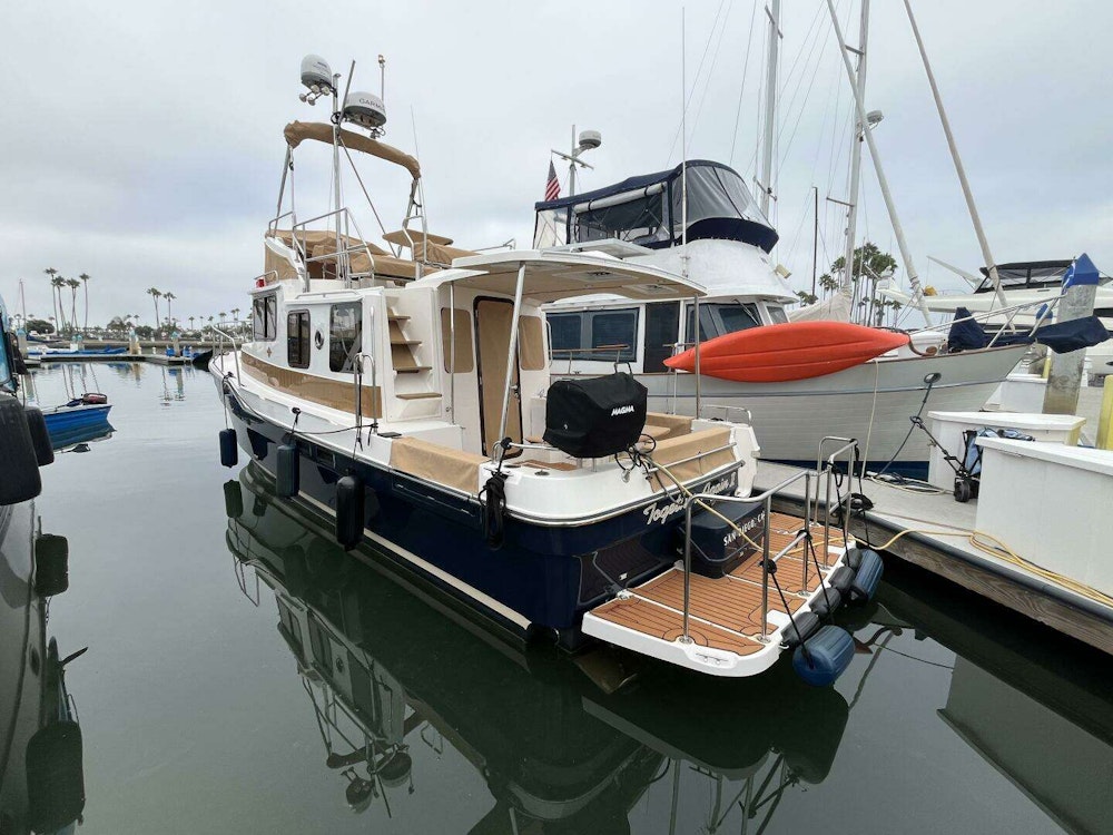 Ranger Tugs R-31 CB Yacht For Sale