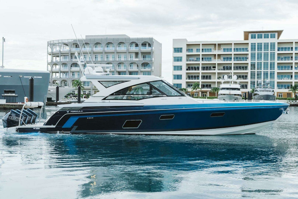 Formula 430 Super Sport Crossover Yacht For Sale