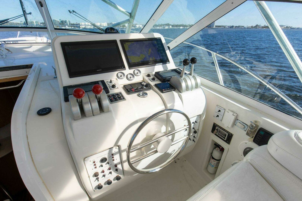 Hatteras 43 Sport Express Yacht For Sale