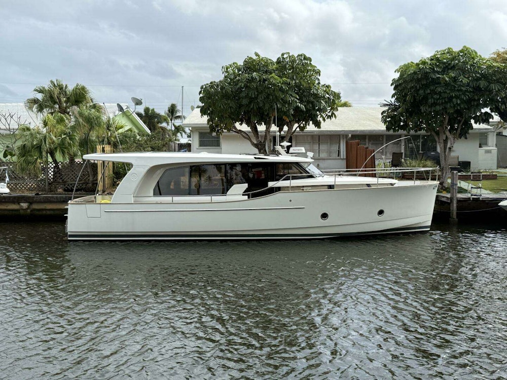 Greenline 40 Hybrid Yacht For Sale
