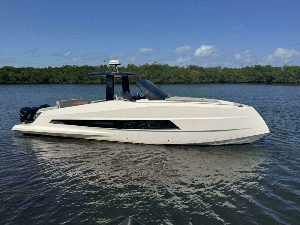 Astondoa 377 Coupe Outboard Yacht For Sale
